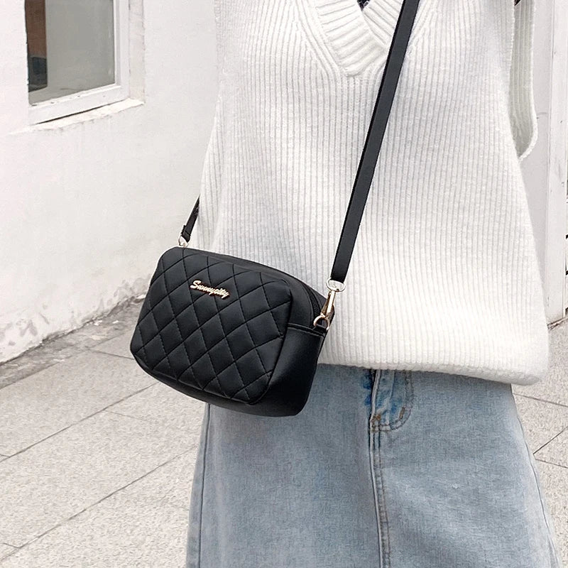 Diamond-shaped quilted zipper square bag,  fashionable casual